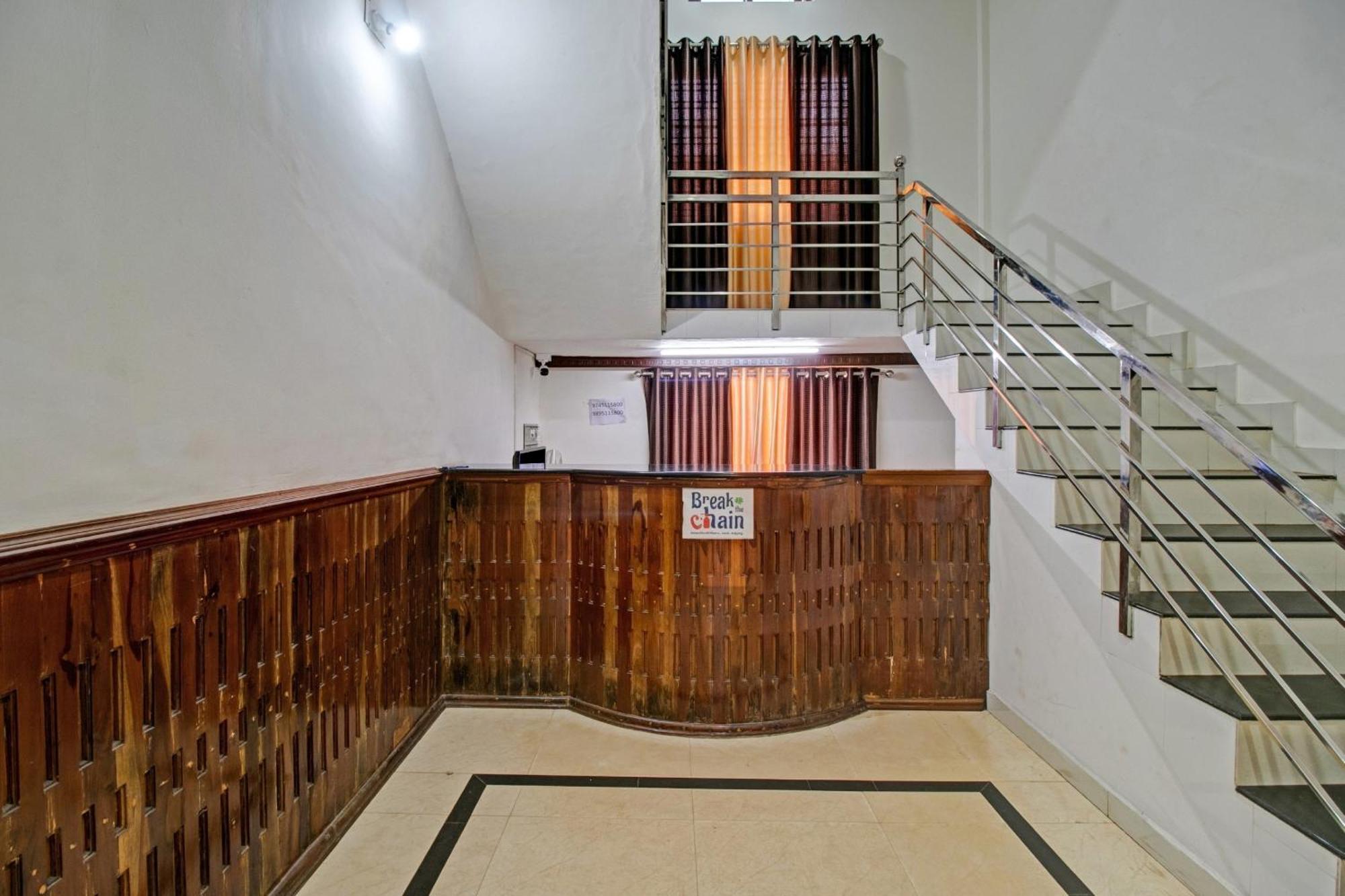 Super Capital O Pop Tavern Kazhakkottam Vettutura Zewnętrze zdjęcie